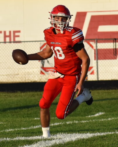 Huskies Visit Jets in Battle Of Unbeatens